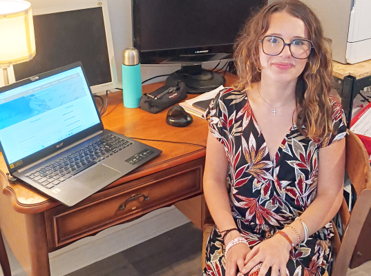 Louise, stagiaire à la découverte du métier d'écrivain public et biographe